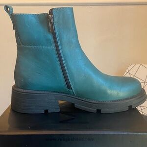 Mago teal women’s boot size 41